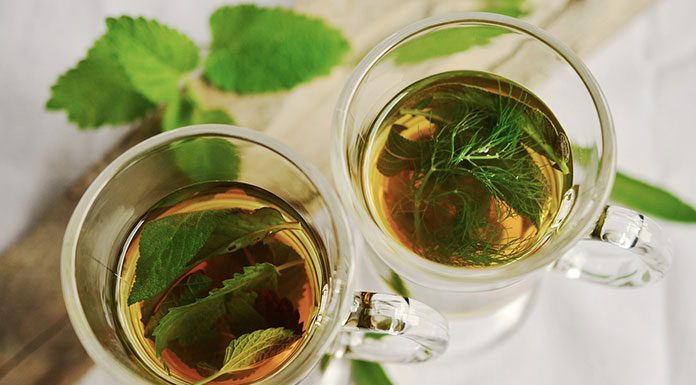 Jaki wpływ na nasze zdrowie mają ziołowe herbatki?