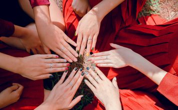 Manicure tytanowy – wyprzedź konkurencję i wprowadź nową usługę do swojej oferty Manicure tytanowy