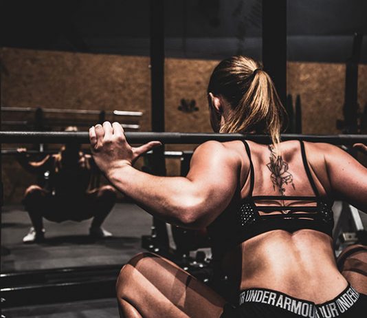 Proste ćwiczenia wzmacniające plecy Ćwiczenia w domu na plecy