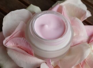 Co jest lepsze serum czy krem pod oczy?