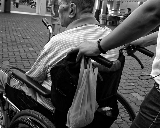 Czy opiekun osoby niepełnosprawnej jeździ za darmo?
