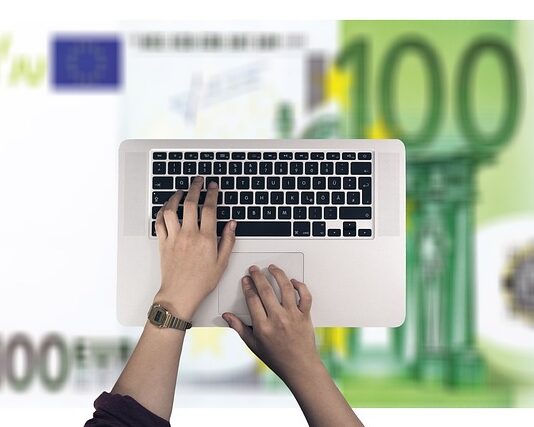 Ile zarabia farmaceuta?