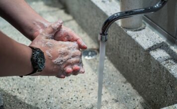 Jak się myc po samoopalaczu?