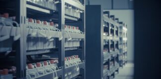 Czy akumulator w skuterze ładuje się podczas jazdy?