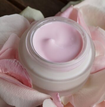 Czy można stosować serum z wit C na noc?