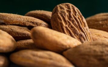 Czym wypełnić bruzdy z rurami?