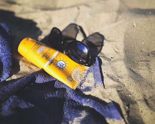 Czym różni się balsam brązujący od samoopalacza? Czym różni się balsam brązujący od samoopalacza?