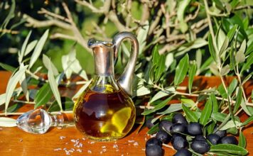 Dlaczego z rury wydechowej leci olej?