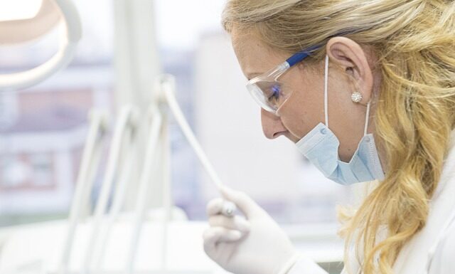 Dlaczego prywatny dentysta jest taki drogi?