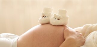 Jakie skarpetki pasują do białych butów?