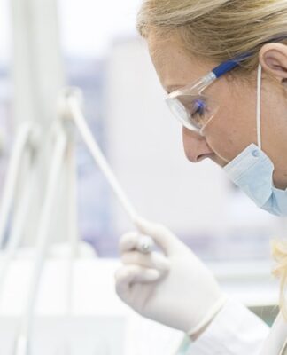 Jakich narzędzi używa dentysta?