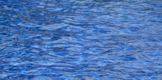 Czy można chodzić na basen po samoopalaczu? Czy można chodzić na basen po samoopalaczu?