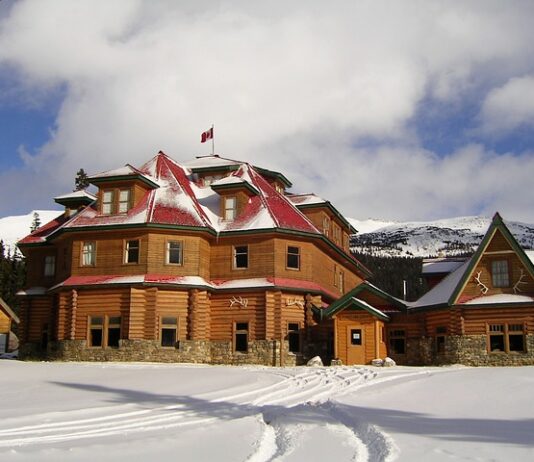 Czy ortezę zakładać na skarpetki?