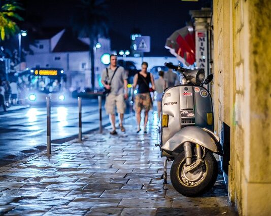 Czy można jeździć skuterem 125 bez prawa jazdy? Czy można jeździć skuterem 125 bez prawa jazdy?