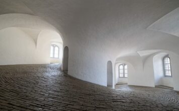 Jaki sufit do rury pole dance?